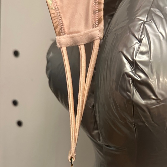 victoria secret Gold Shell Bombshell push up bathing suit top size 32B - Picture 11 of 11